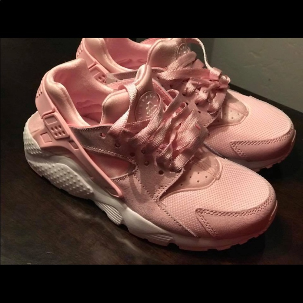 Size 4 pink nike
